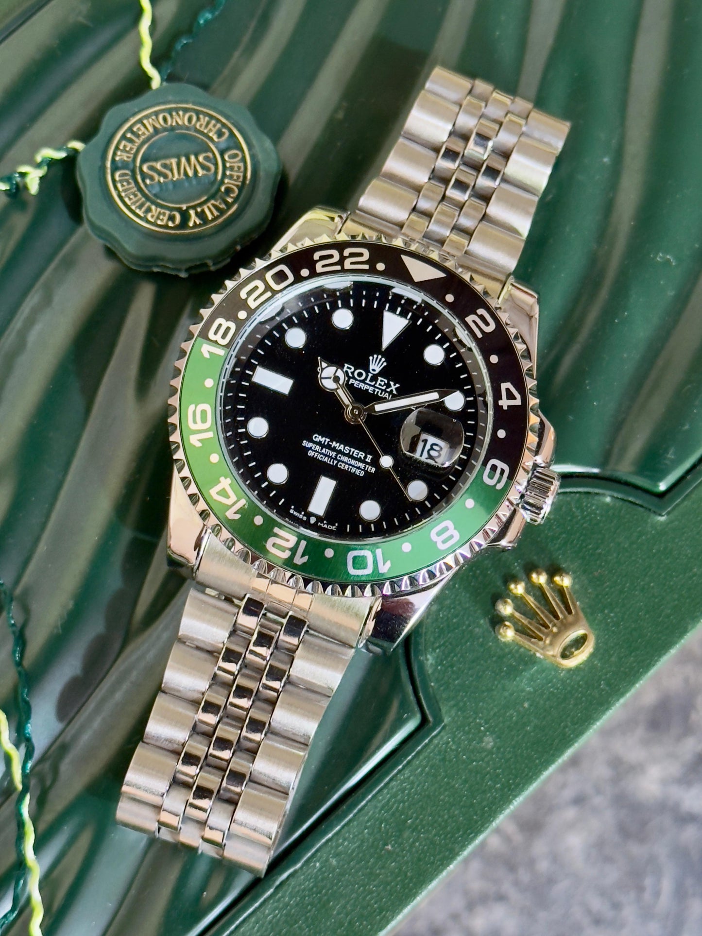 Luxury GMT Master Green Bezel Men’s Watch – Silver Edition