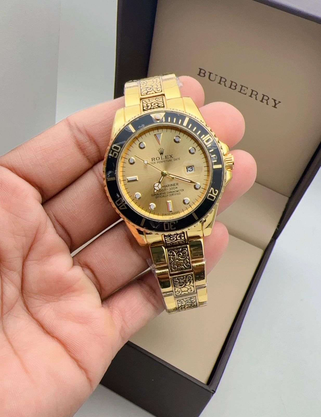 Luxury Submariner Gold Dial Men’s Watch – Royal Engraved Edition