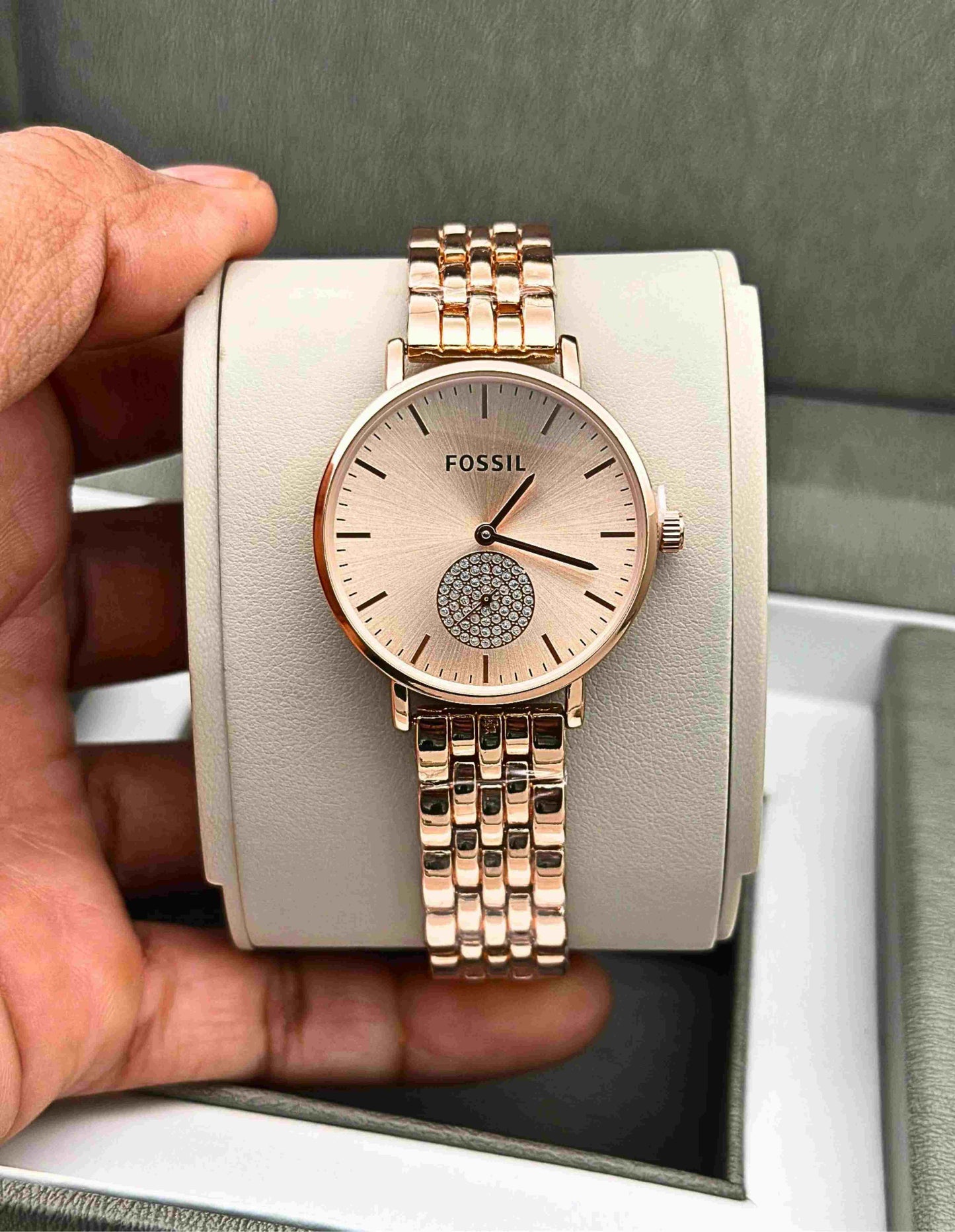 Fossil Rose Gold Crystal Dial Women’s Watch – Elegant Mesh Bracelet Edition