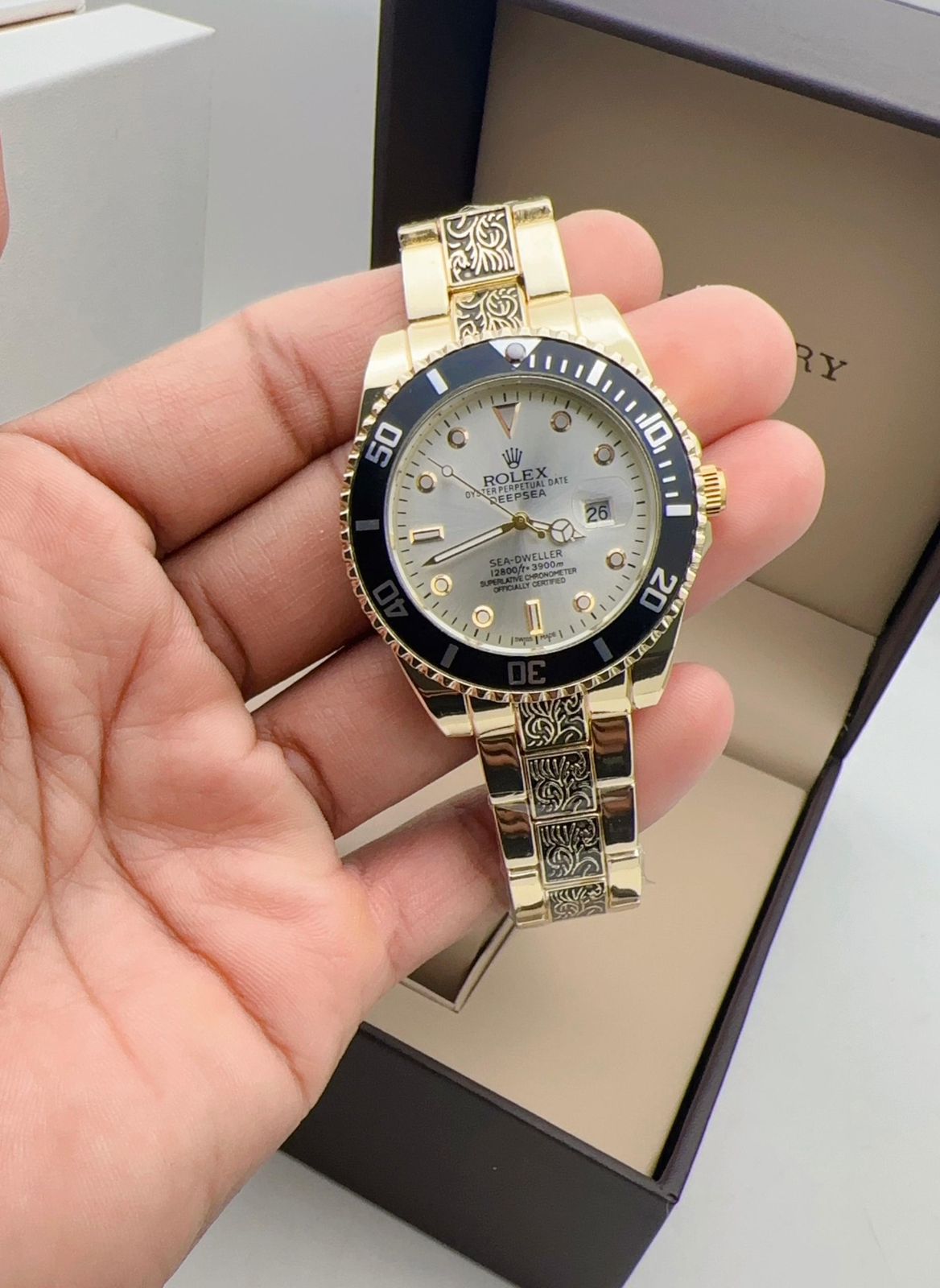 Luxury Sea-Dweller Silver Dial Men’s Watch – Royal Gold Edition